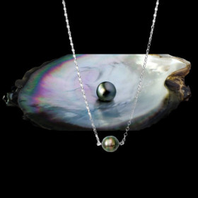 Silver chain and Tahitian cultured pearl