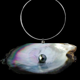 White steel cable necklace with cultured pearl