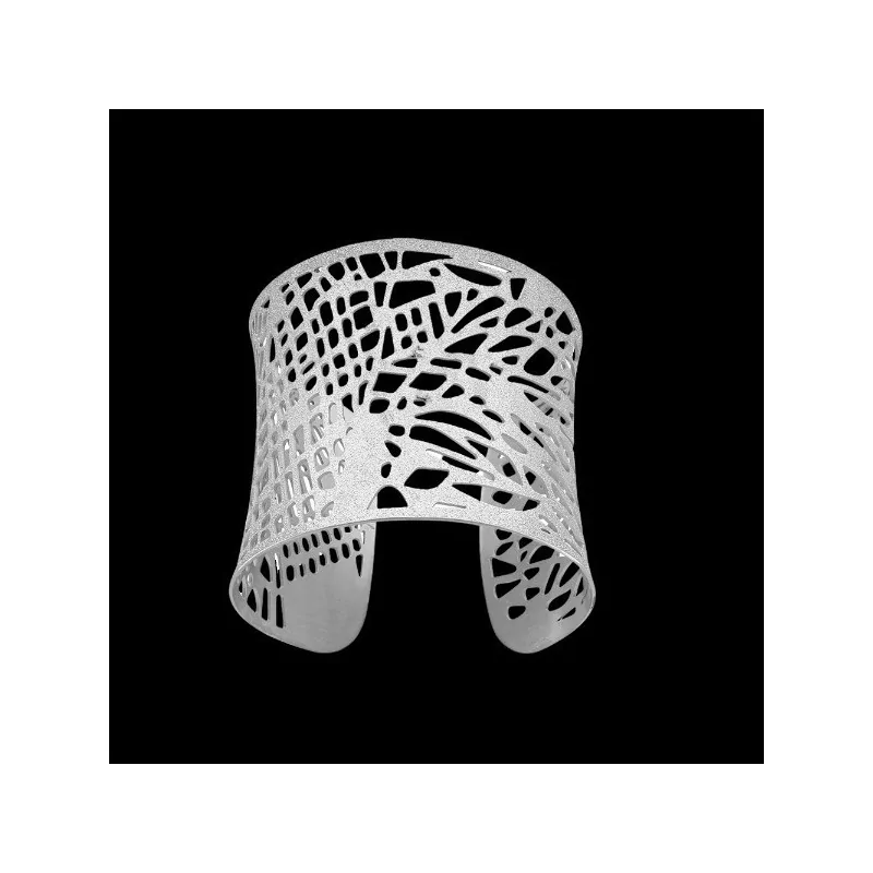 Manchette ajourée motif feuille en acier Gris bijouxcreoles.com