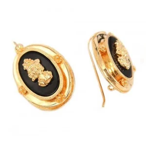 Creole earrings made of Madras Onyx.