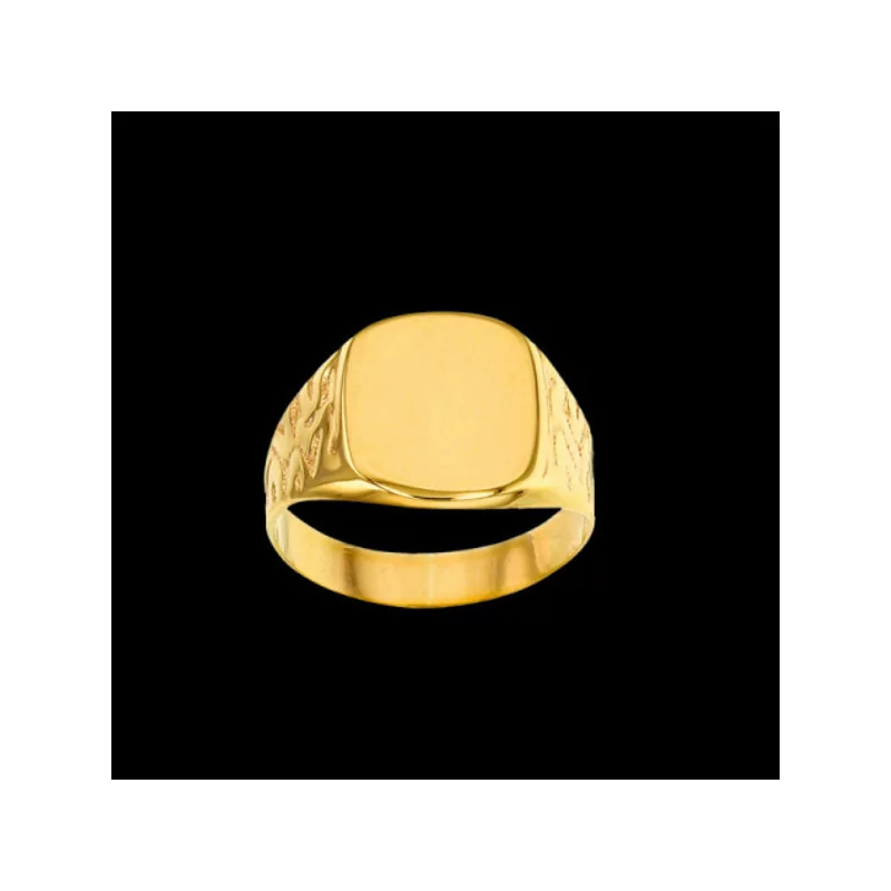 Signet ring with a square shape and engraved patterns on the body Signet ring with a square shape and engraved patterns on the body