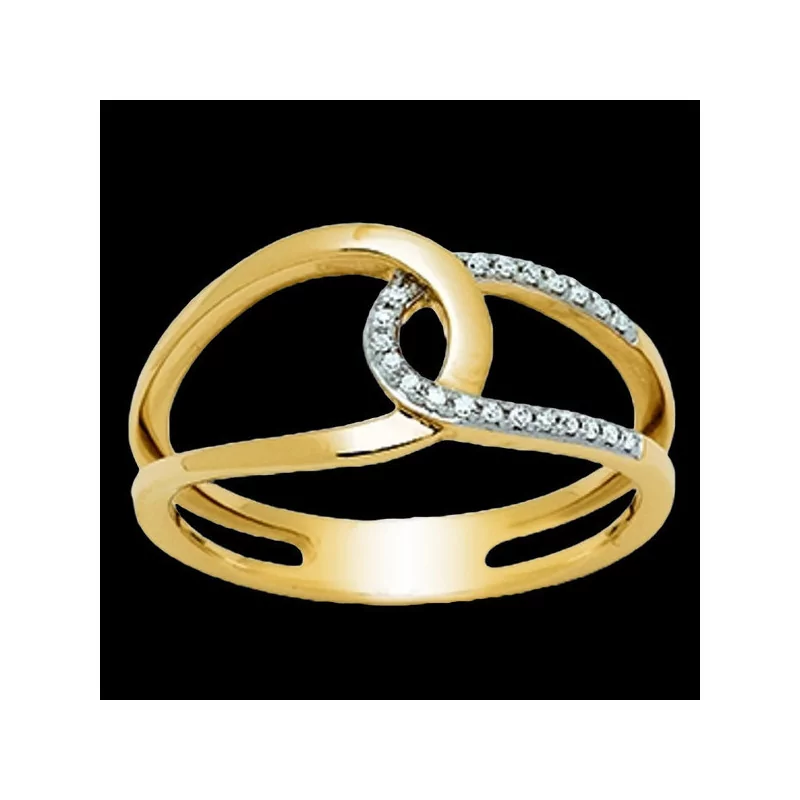 Interlaced openwork ring in gold with diamonds. Interlaced openwork ring in gold with diamonds.