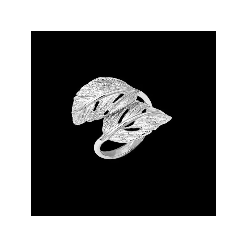 Anthurium leaf ring in platinum silver Anthurium leaf ring in platinum silver
