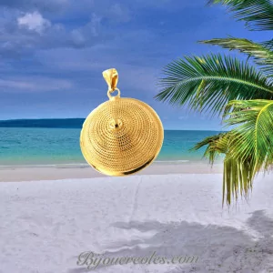 Hollowed Out Onyx Gold-Plated Pendant